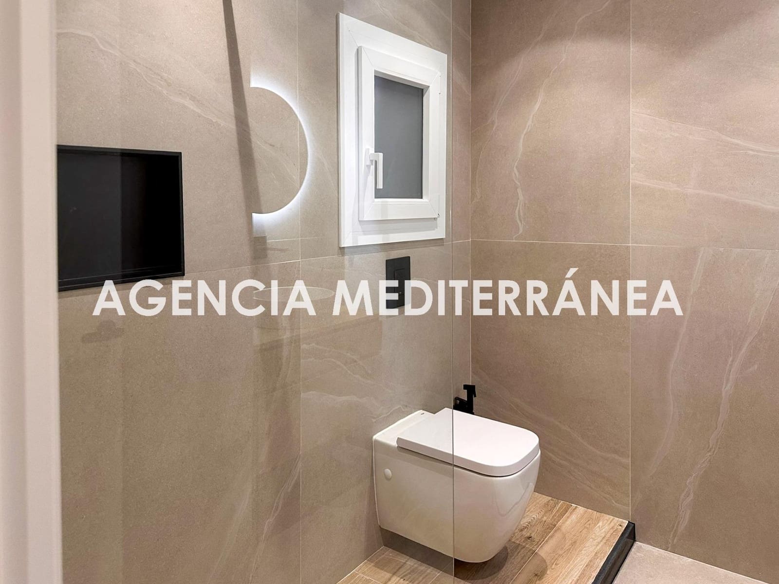 5 bedroom Flat for sale in Valencia city - € 830,000 (Ref: 9846319)