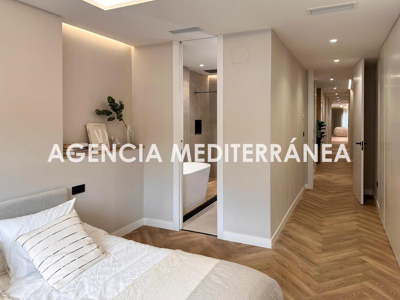5 bedroom Flat for sale in Valencia city - € 830,000 (Ref: 9846319)