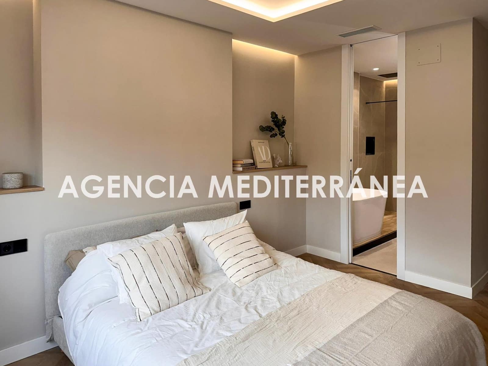 5 bedroom Flat for sale in Valencia city - € 830,000 (Ref: 9846319)