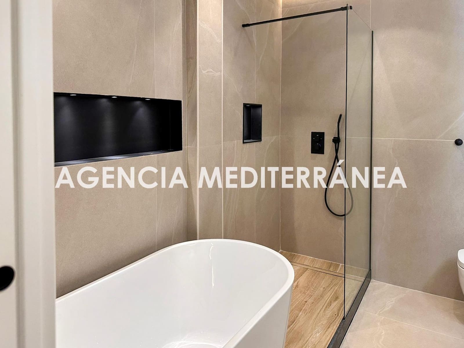 5 bedroom Flat for sale in Valencia city - € 830,000 (Ref: 9846319)
