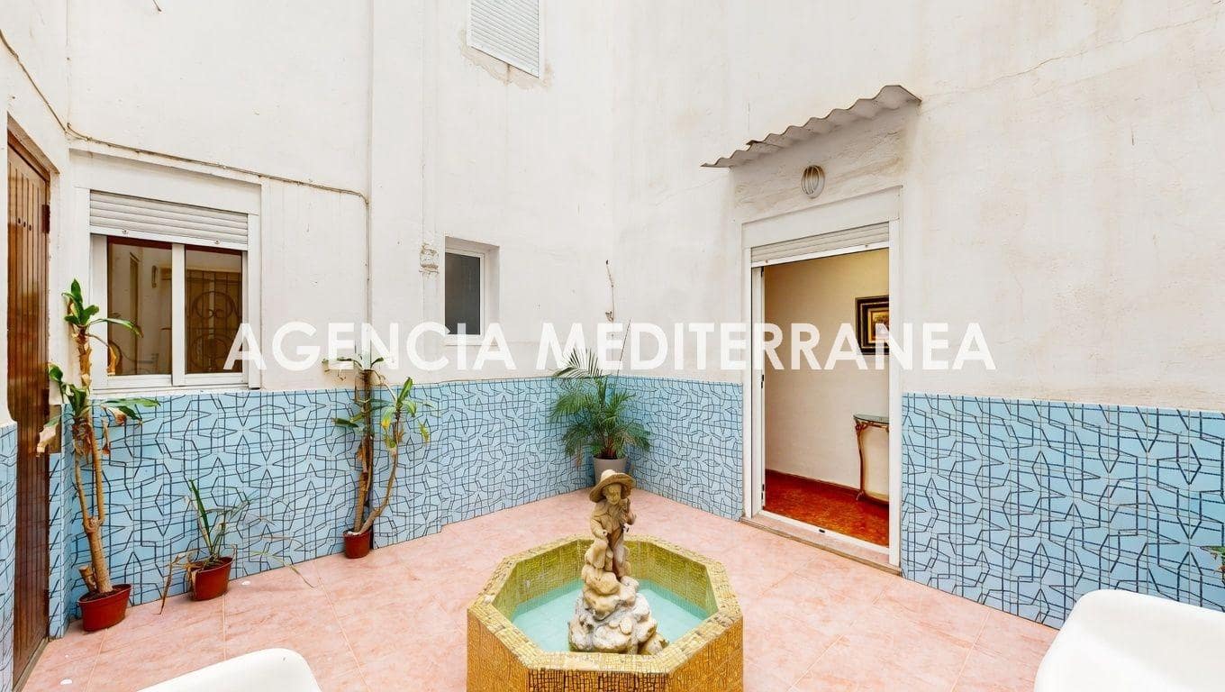 4 bedroom Flat for sale in Valencia city - € 395,000 (Ref: 9865269)