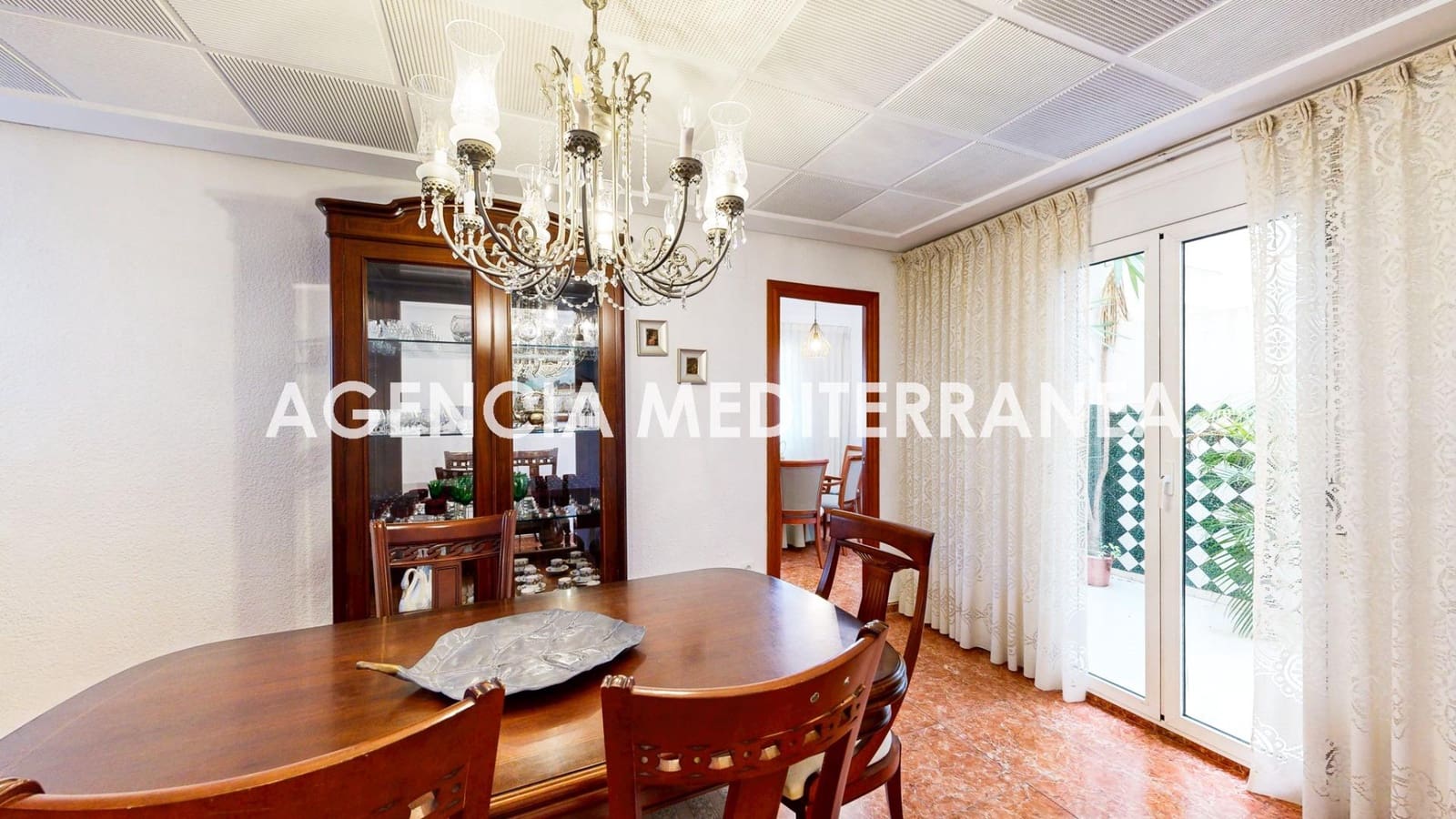 4 bedroom Flat for sale in Valencia city - € 395,000 (Ref: 9865269)