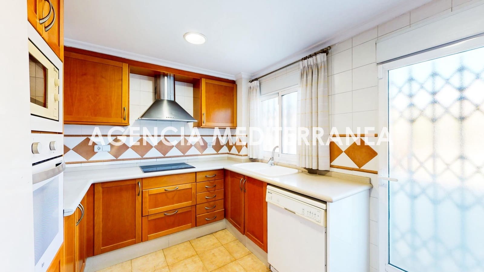 4 bedroom Flat for sale in Valencia city - € 395,000 (Ref: 9865269)