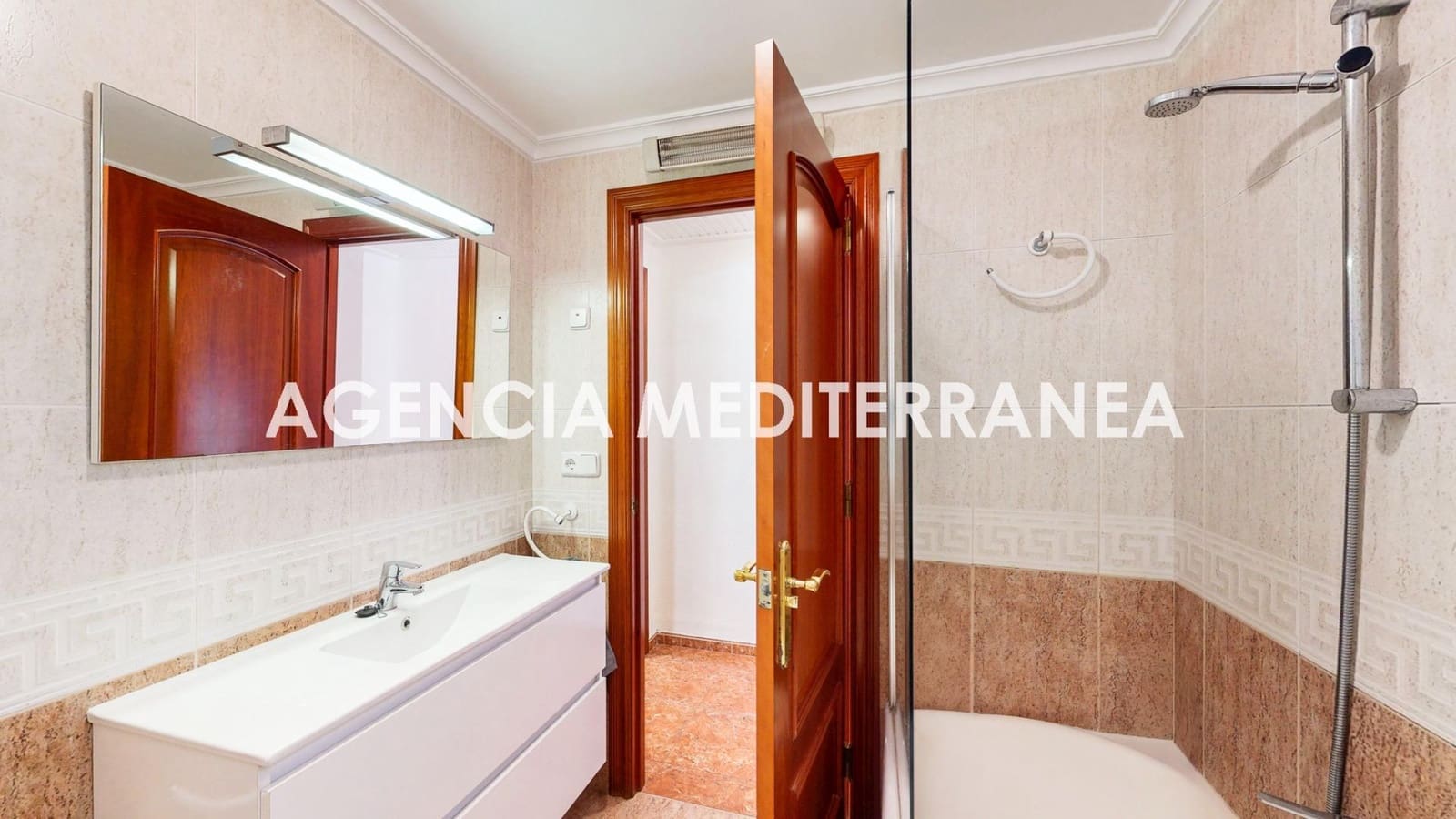 4 bedroom Flat for sale in Valencia city - € 395,000 (Ref: 9865269)