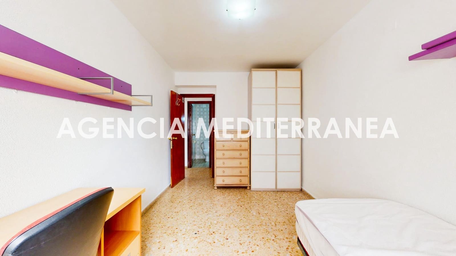 4 bedroom Flat for sale in Valencia city with garage - € 419,000 (Ref: 9882002)