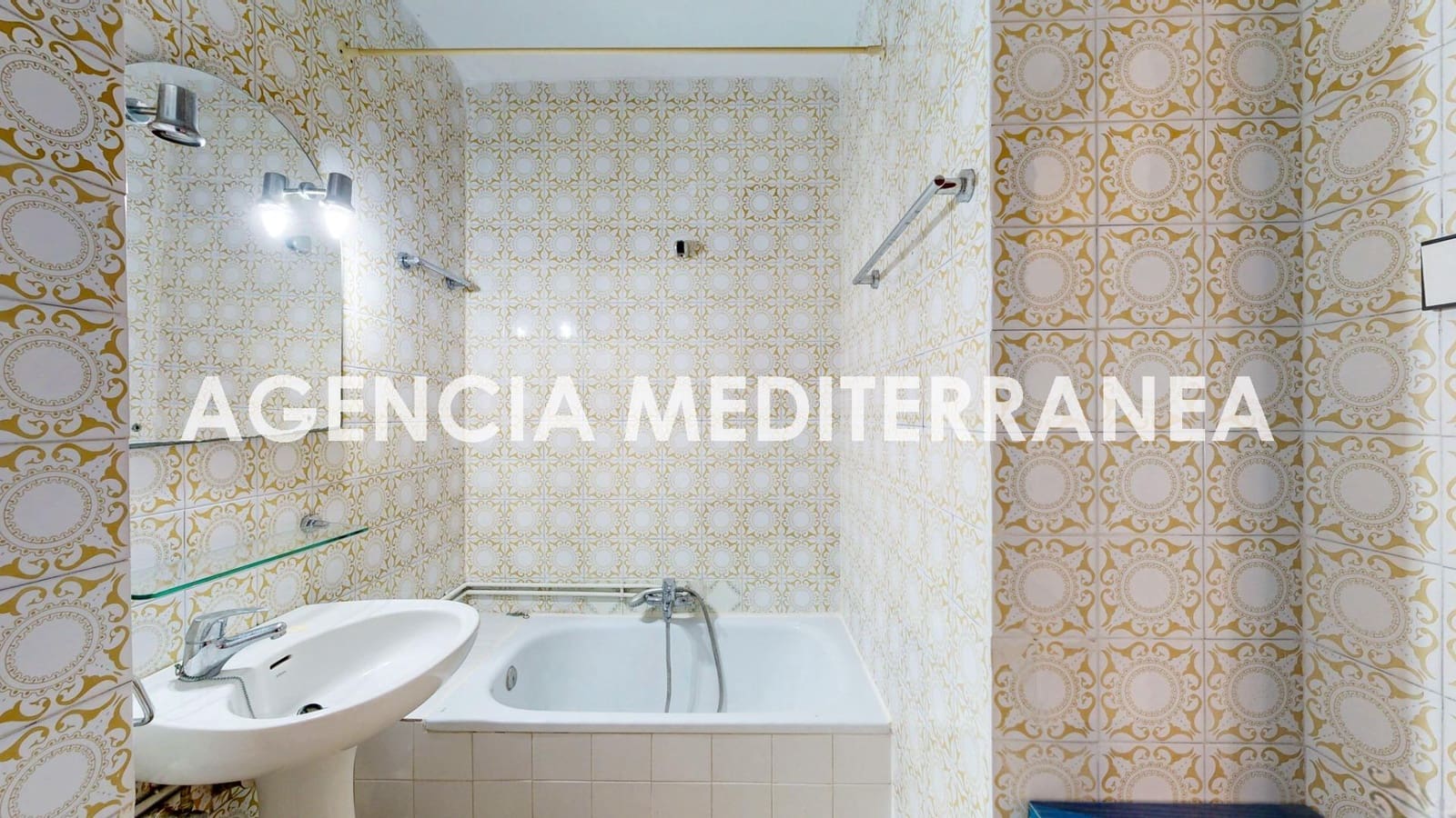 4 bedroom Flat for sale in Valencia city with garage - € 419,000 (Ref: 9882002)