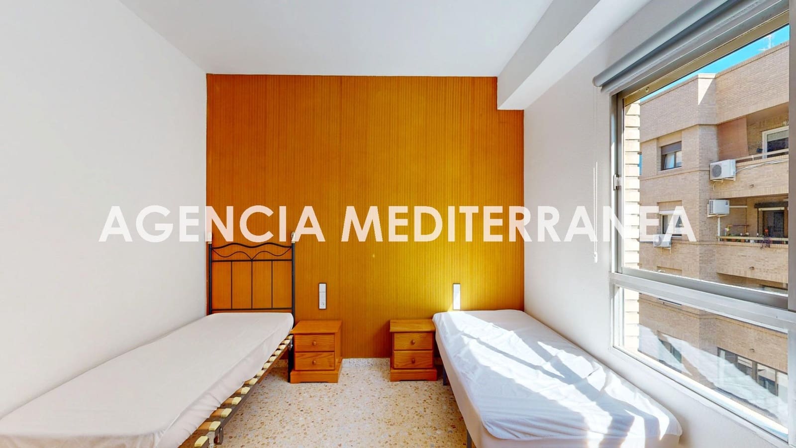 4 bedroom Flat for sale in Valencia city with garage - € 419,000 (Ref: 9882002)