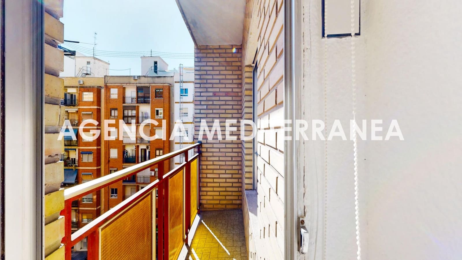 4 bedroom Flat for sale in Valencia city with garage - € 419,000 (Ref: 9882002)