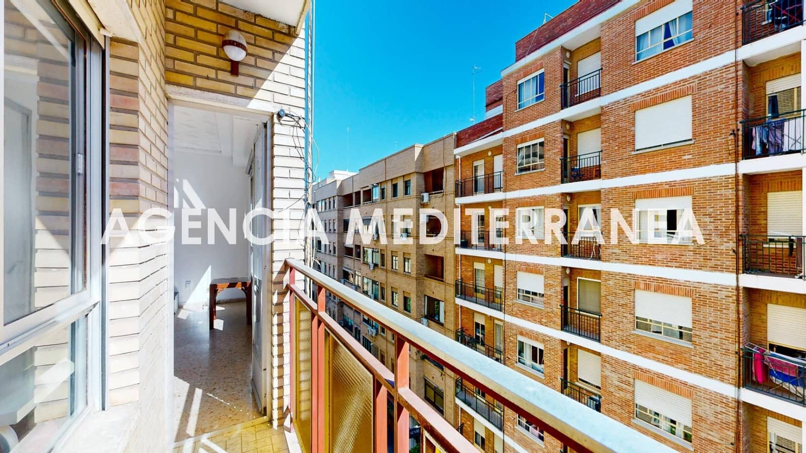 4 bedroom Flat for sale in Valencia city with garage - € 419,000 (Ref: 9882002)