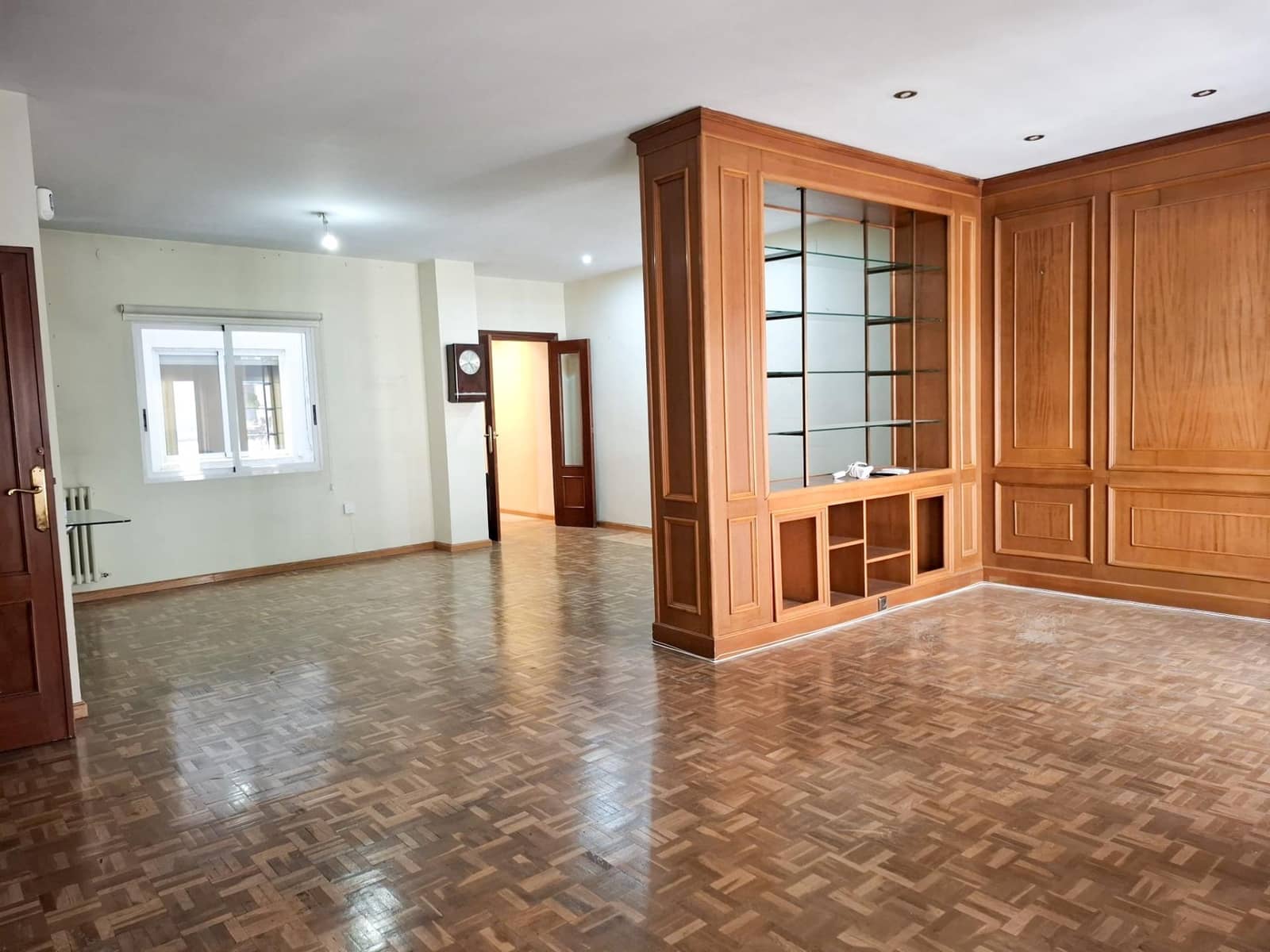 5 sovrum Lägenhet till salu i Valencia stad med garage - 749 000 € (Ref: 9908098)