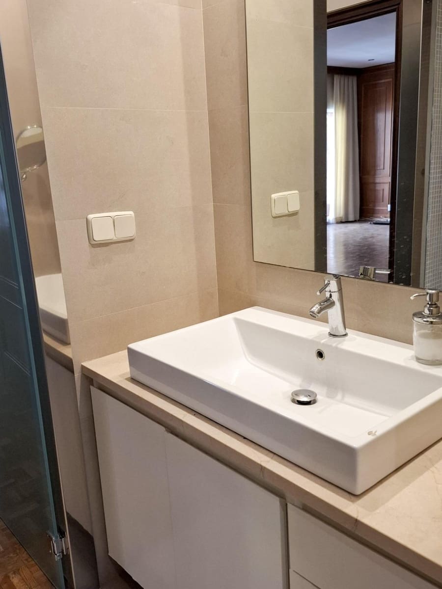 5 sovrum Lägenhet till salu i Valencia stad med garage - 749 000 € (Ref: 9908098)