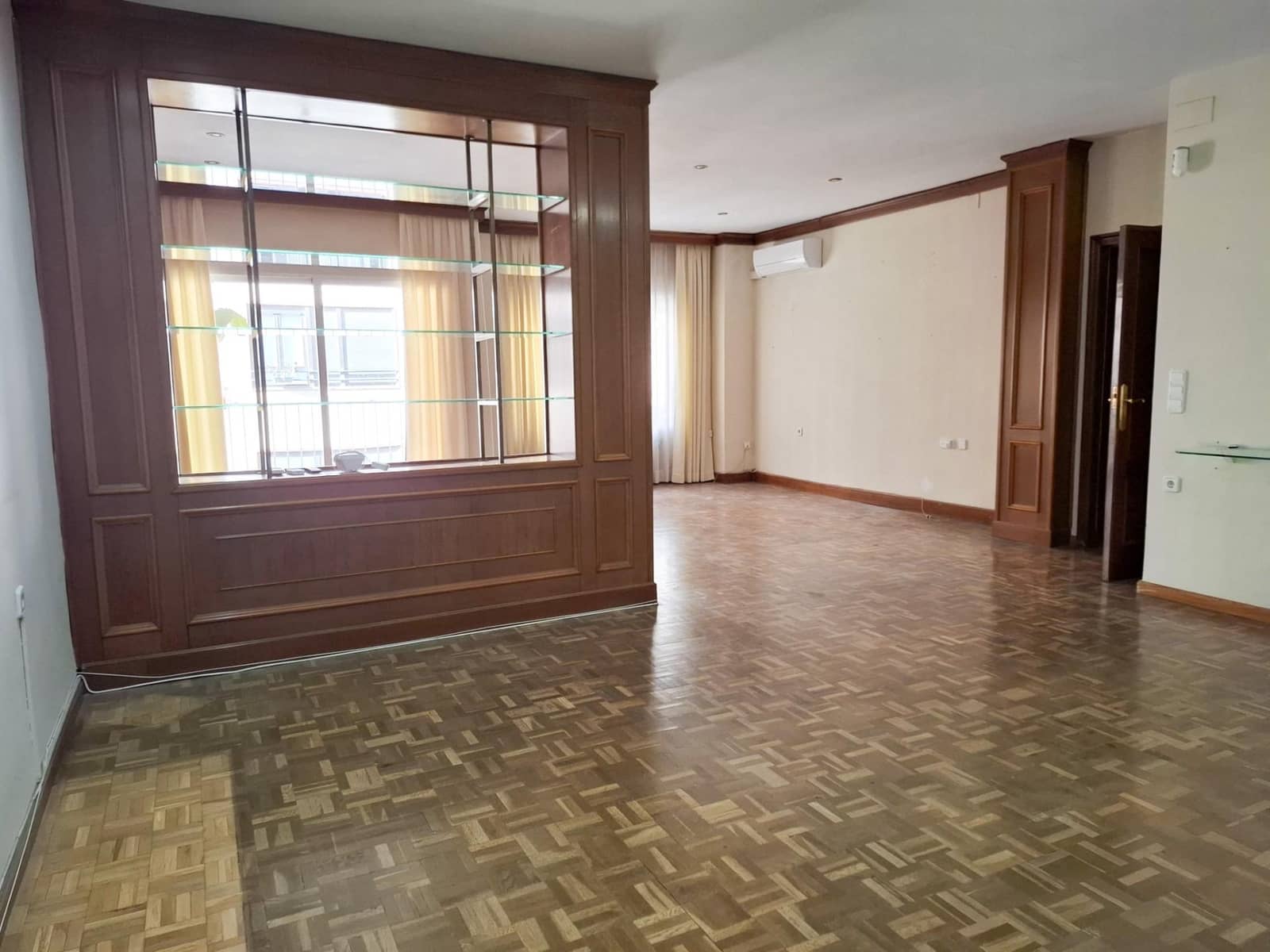 5 sovrum Lägenhet till salu i Valencia stad med garage - 749 000 € (Ref: 9908098)