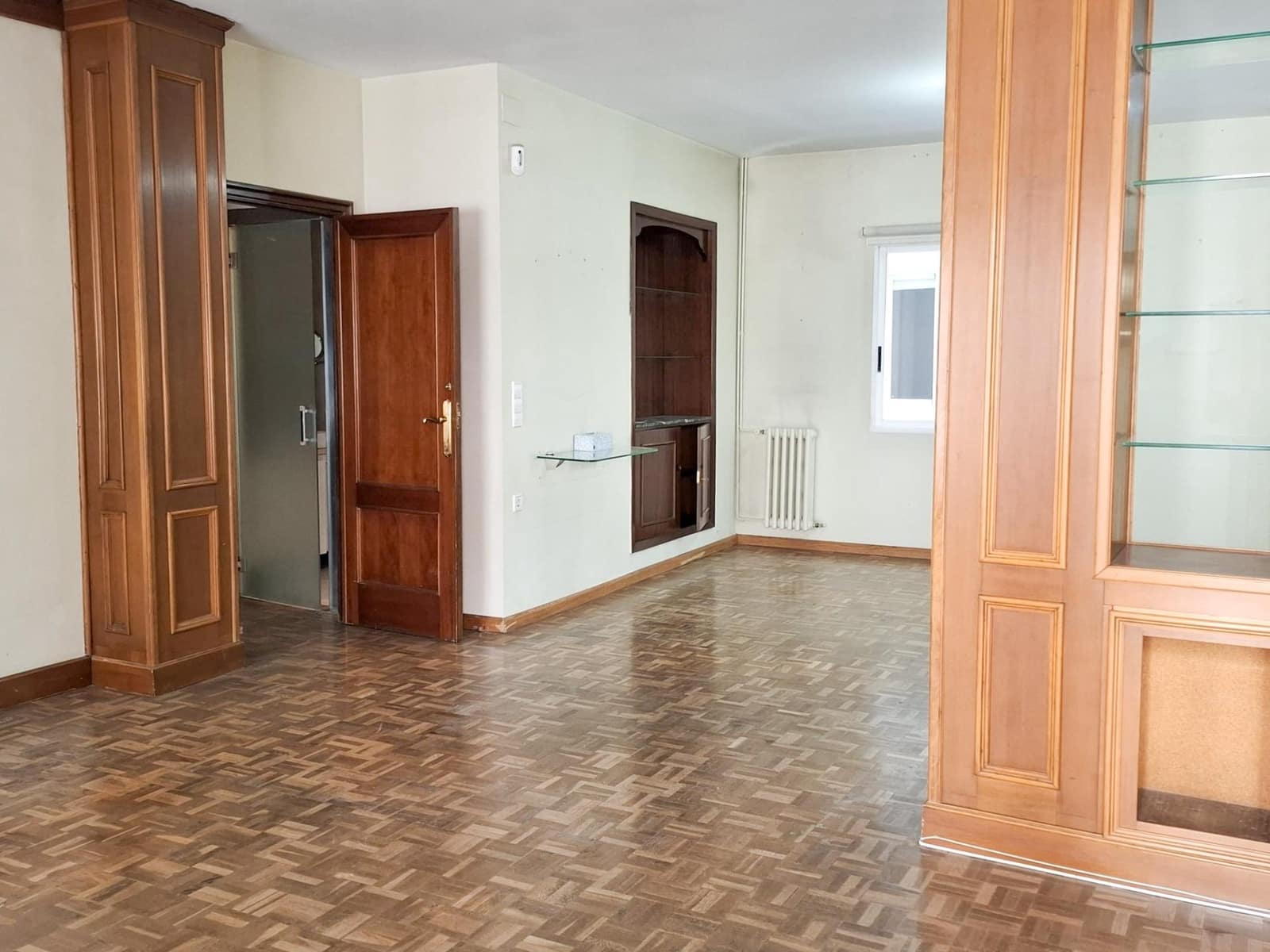 5 sovrum Lägenhet till salu i Valencia stad med garage - 749 000 € (Ref: 9908098)