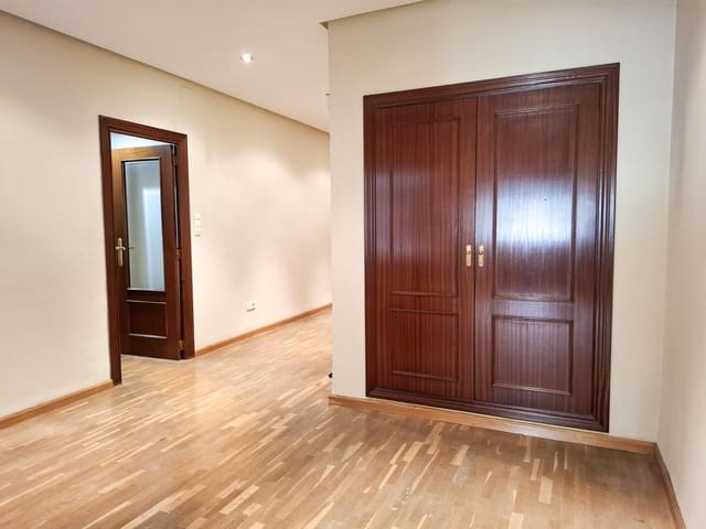 5 sovrum Lägenhet till salu i Sant Francesc, Valencia stad med garage - 749 000 € (Ref: 9908098)