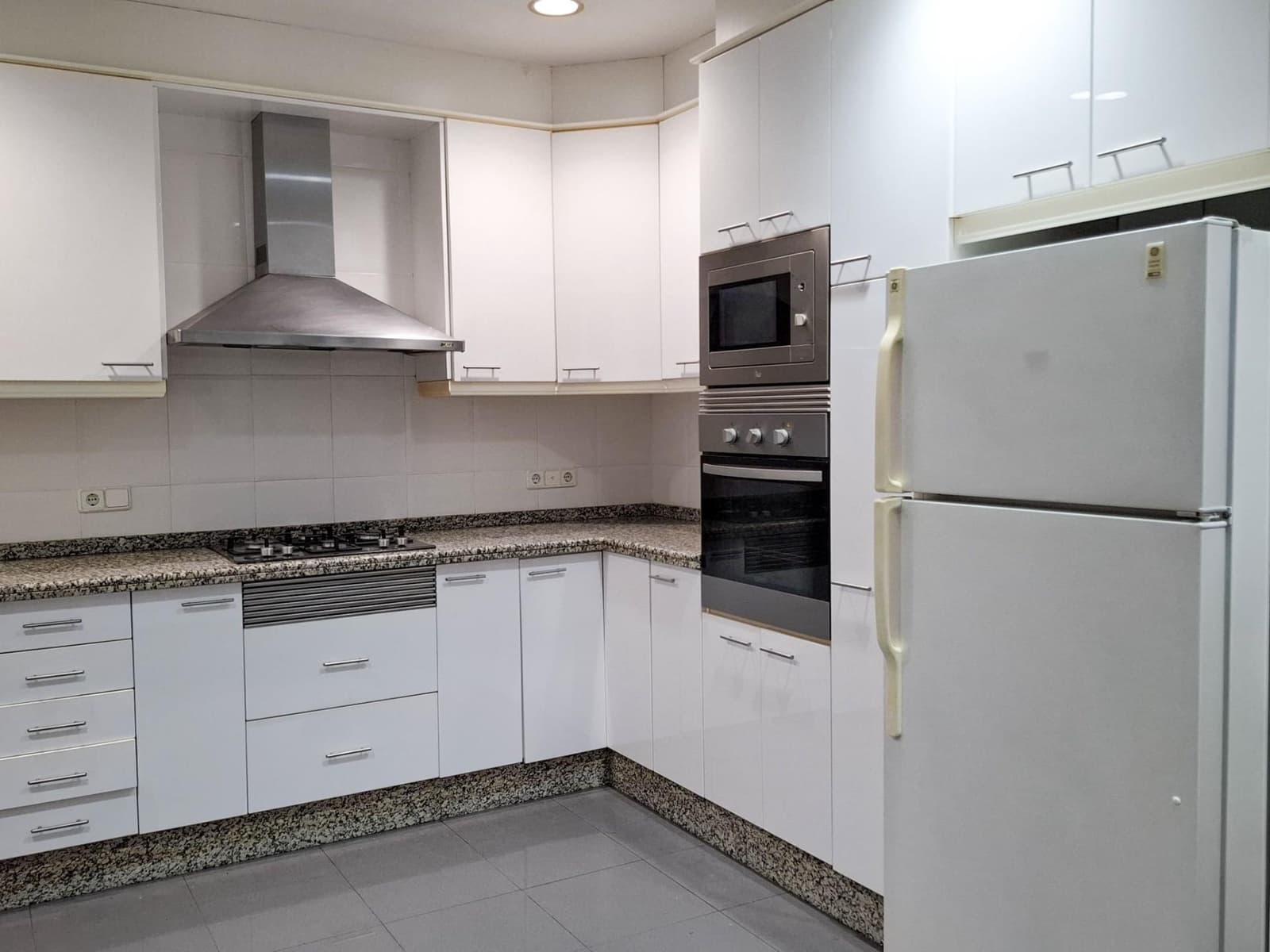 5 sovrum Lägenhet till salu i Valencia stad med garage - 749 000 € (Ref: 9908098)