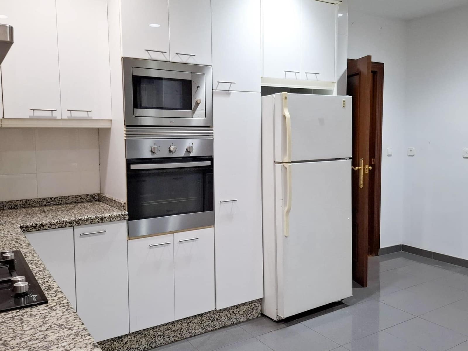 5 sovrum Lägenhet till salu i Valencia stad med garage - 749 000 € (Ref: 9908098)