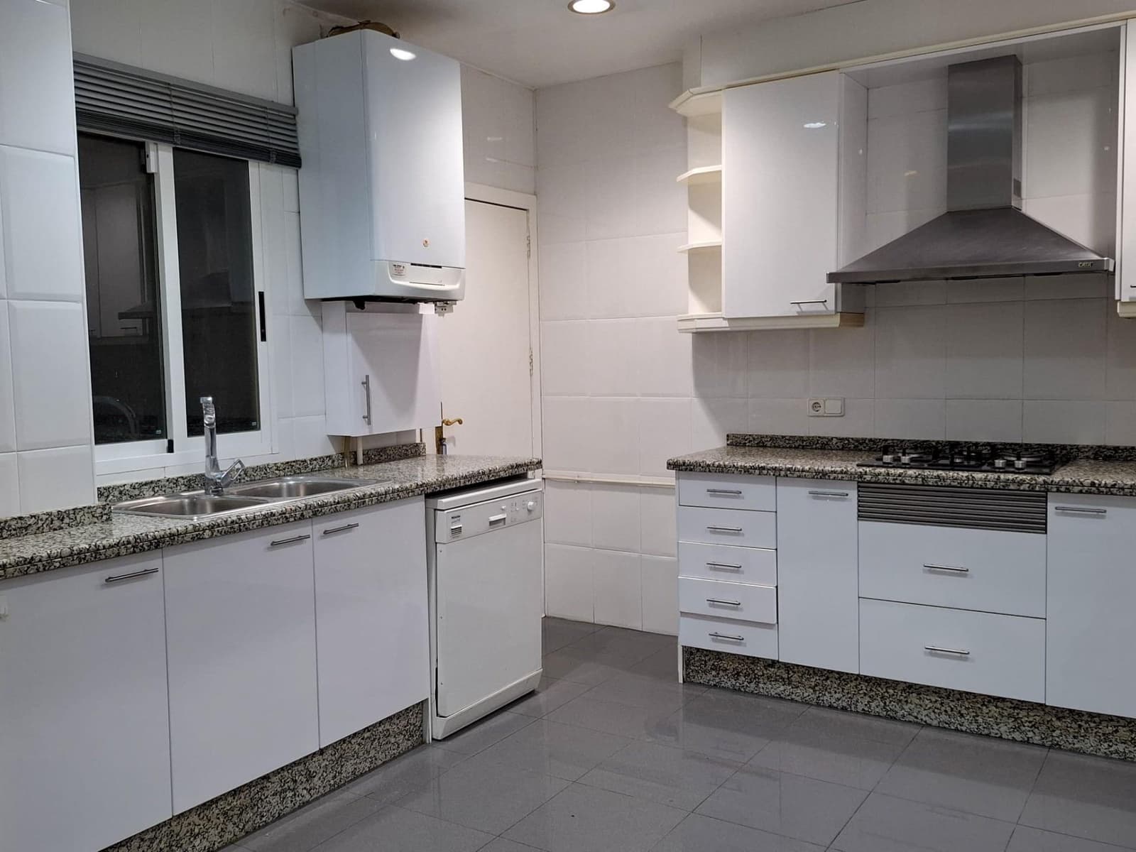 5 sovrum Lägenhet till salu i Valencia stad med garage - 749 000 € (Ref: 9908098)