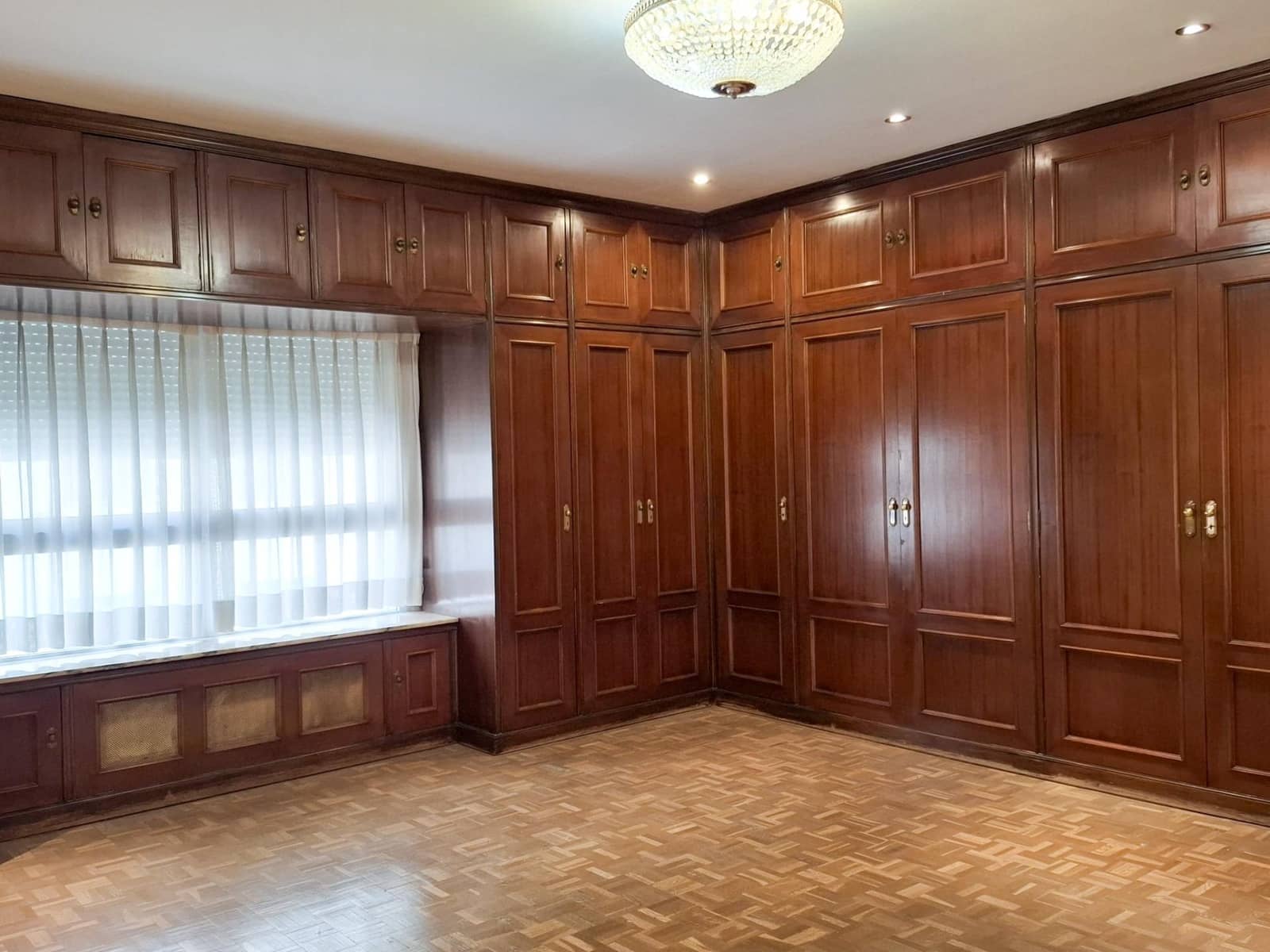5 sovrum Lägenhet till salu i Valencia stad med garage - 749 000 € (Ref: 9908098)