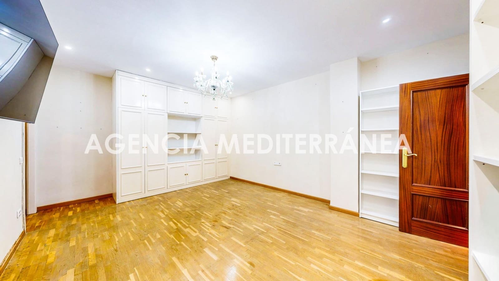 5 Zimmer Wohnung zu verkaufen in Valencia Stadt mit Garage - 749.000 € (Ref: 9908098)