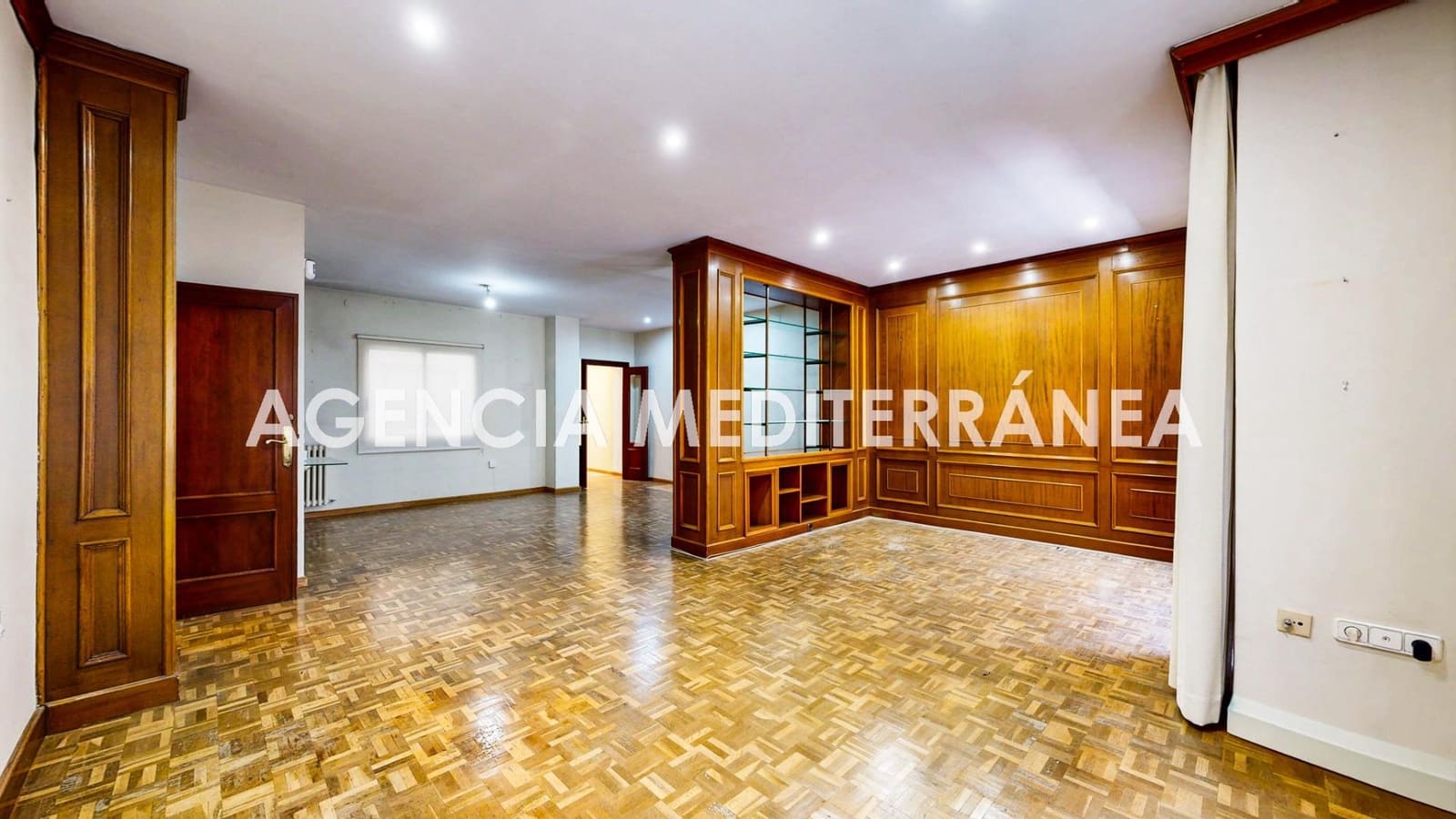 5 Zimmer Wohnung zu verkaufen in Valencia Stadt mit Garage - 749.000 € (Ref: 9908098)
