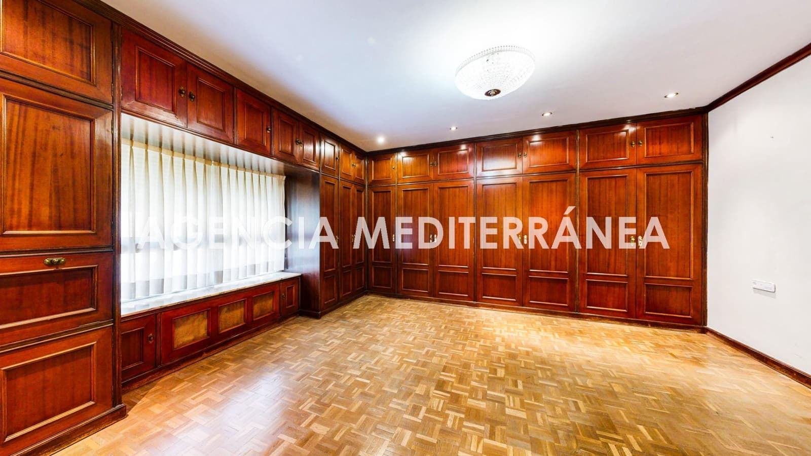 5 Zimmer Wohnung zu verkaufen in Valencia Stadt mit Garage - 749.000 € (Ref: 9908098)