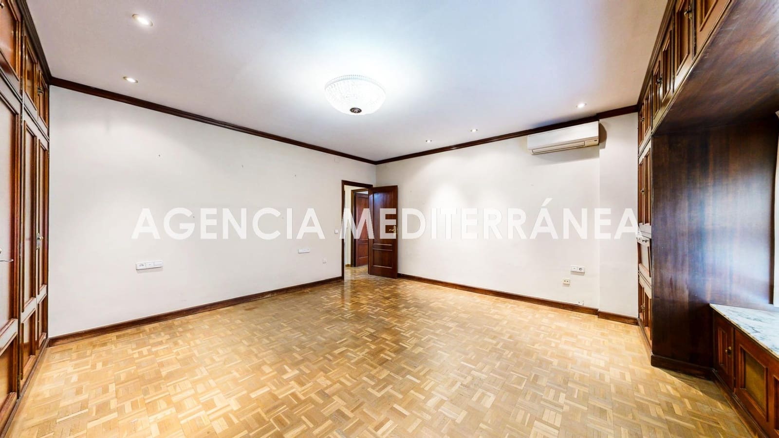5 Zimmer Wohnung zu verkaufen in Valencia Stadt mit Garage - 749.000 € (Ref: 9908098)