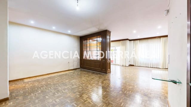 5 bedroom Flat for sale in Sant Francesc, Valencia city with garage - € 749,000 (Ref: 9908098)