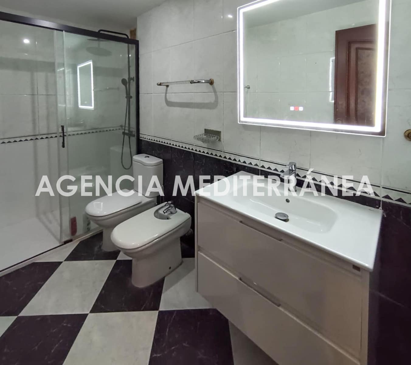 3 slaapkamer Flat te koop in Valencia stad - € 470.000 (Ref: 9922384)