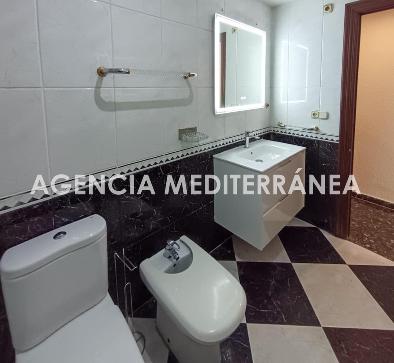 3 slaapkamer Flat te koop in Valencia stad - € 470.000 (Ref: 9922384)