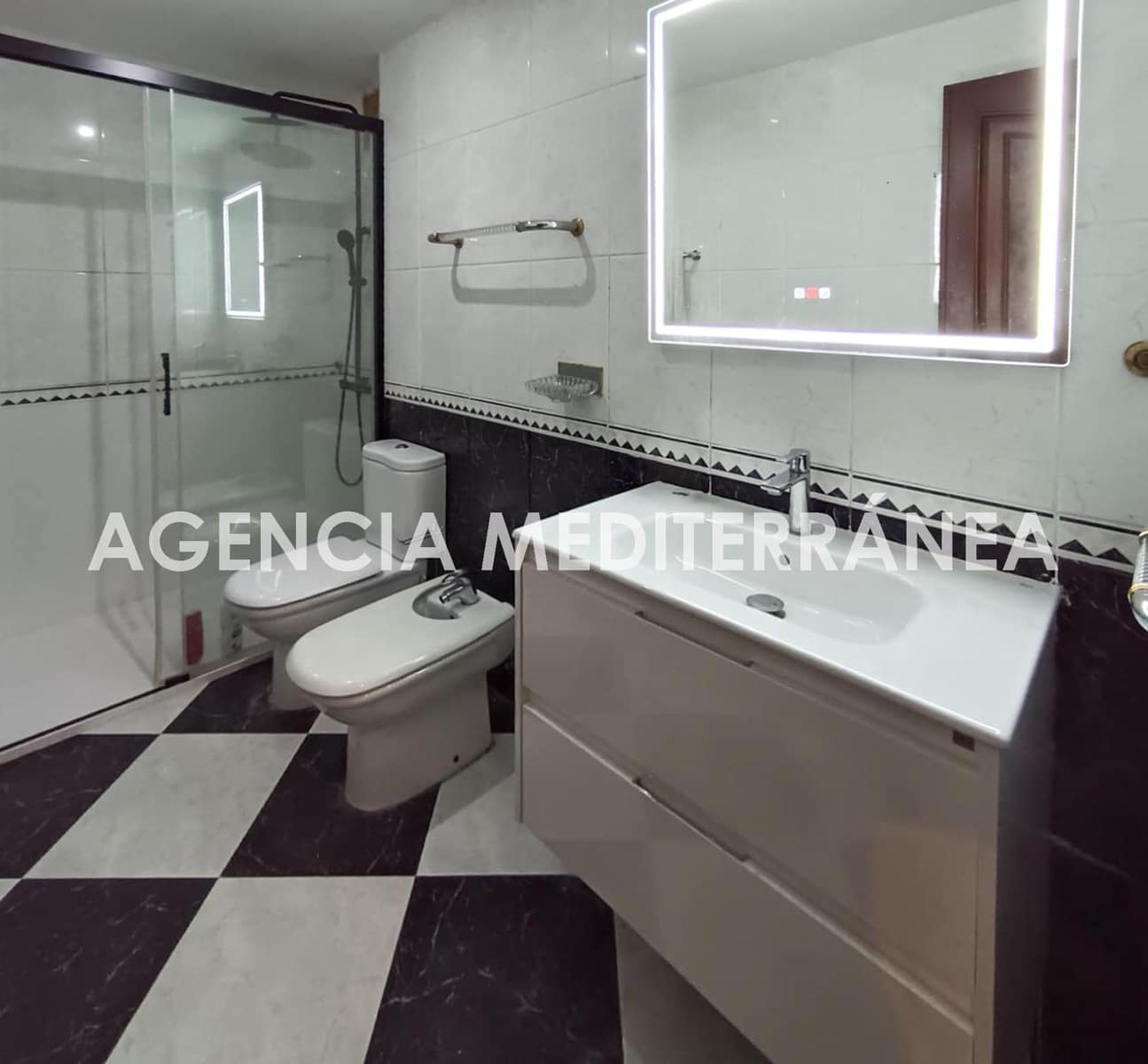 3 slaapkamer Flat te koop in Valencia stad - € 470.000 (Ref: 9922384)