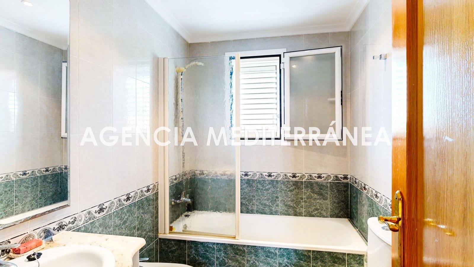 5 sypialnia Dom blizniak na sprzedaż w La Pobla de Vallbona z basenem garażem - 510 000 € (Ref: 9938286)