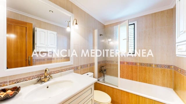 5 sypialnia Dom blizniak na sprzedaż w La Pobla de Vallbona z basenem garażem - 510 000 € (Ref: 9938286)