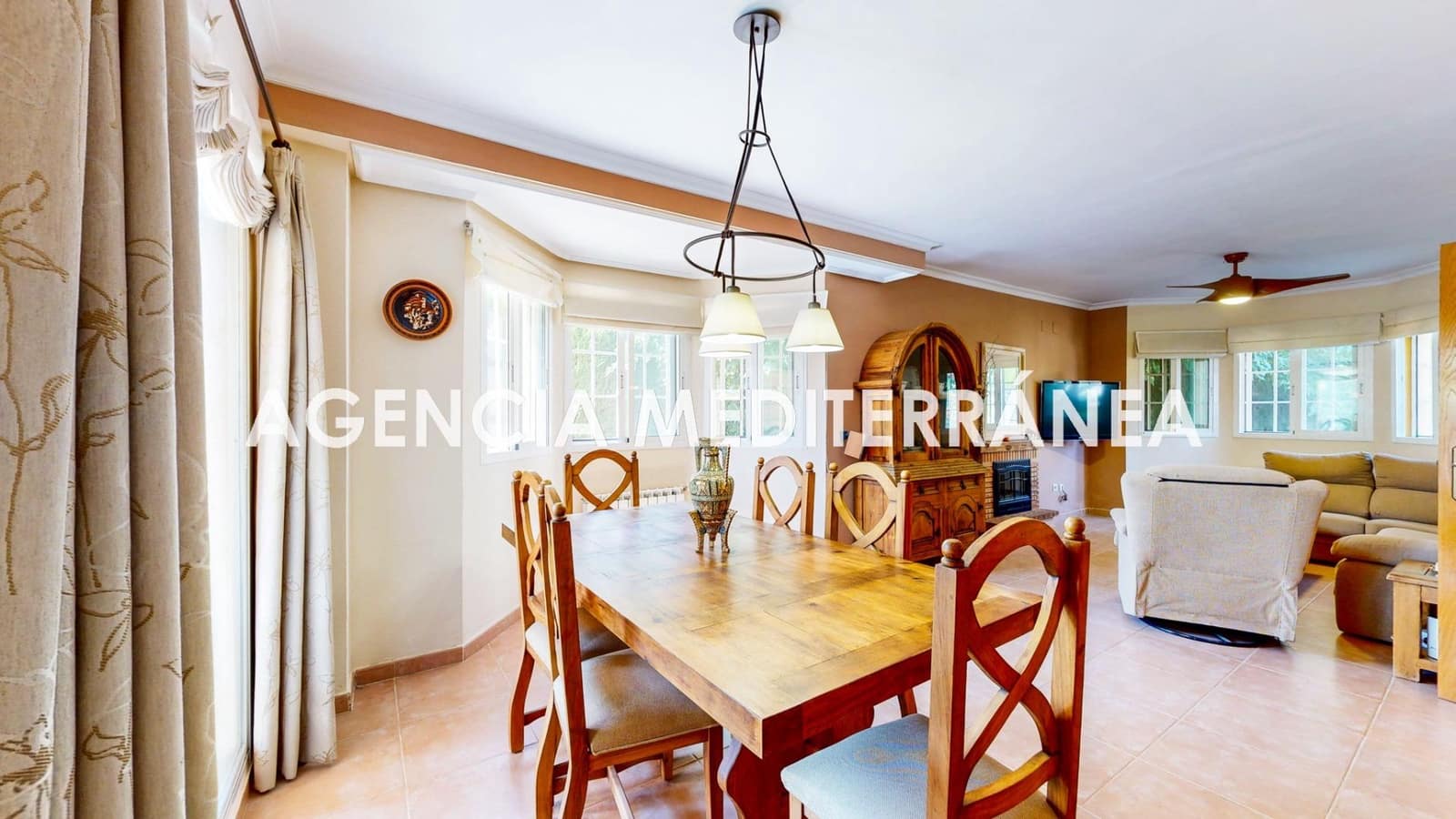 5 sypialnia Dom blizniak na sprzedaż w La Pobla de Vallbona z basenem garażem - 510 000 € (Ref: 9938286)