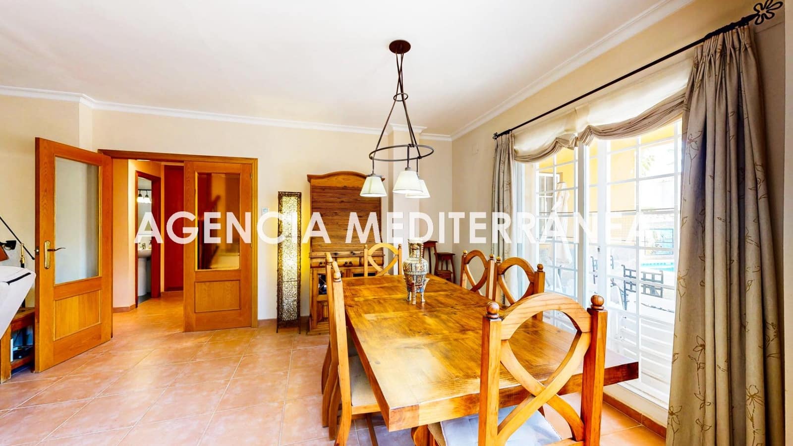 5 sypialnia Dom blizniak na sprzedaż w La Pobla de Vallbona z basenem garażem - 510 000 € (Ref: 9938286)
