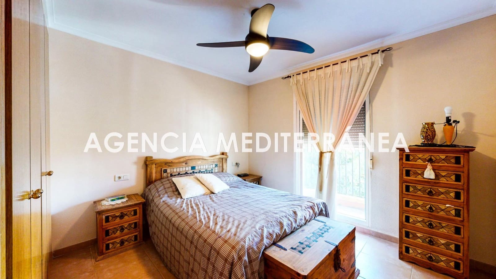 5 sypialnia Dom blizniak na sprzedaż w La Pobla de Vallbona z basenem garażem - 510 000 € (Ref: 9938286)