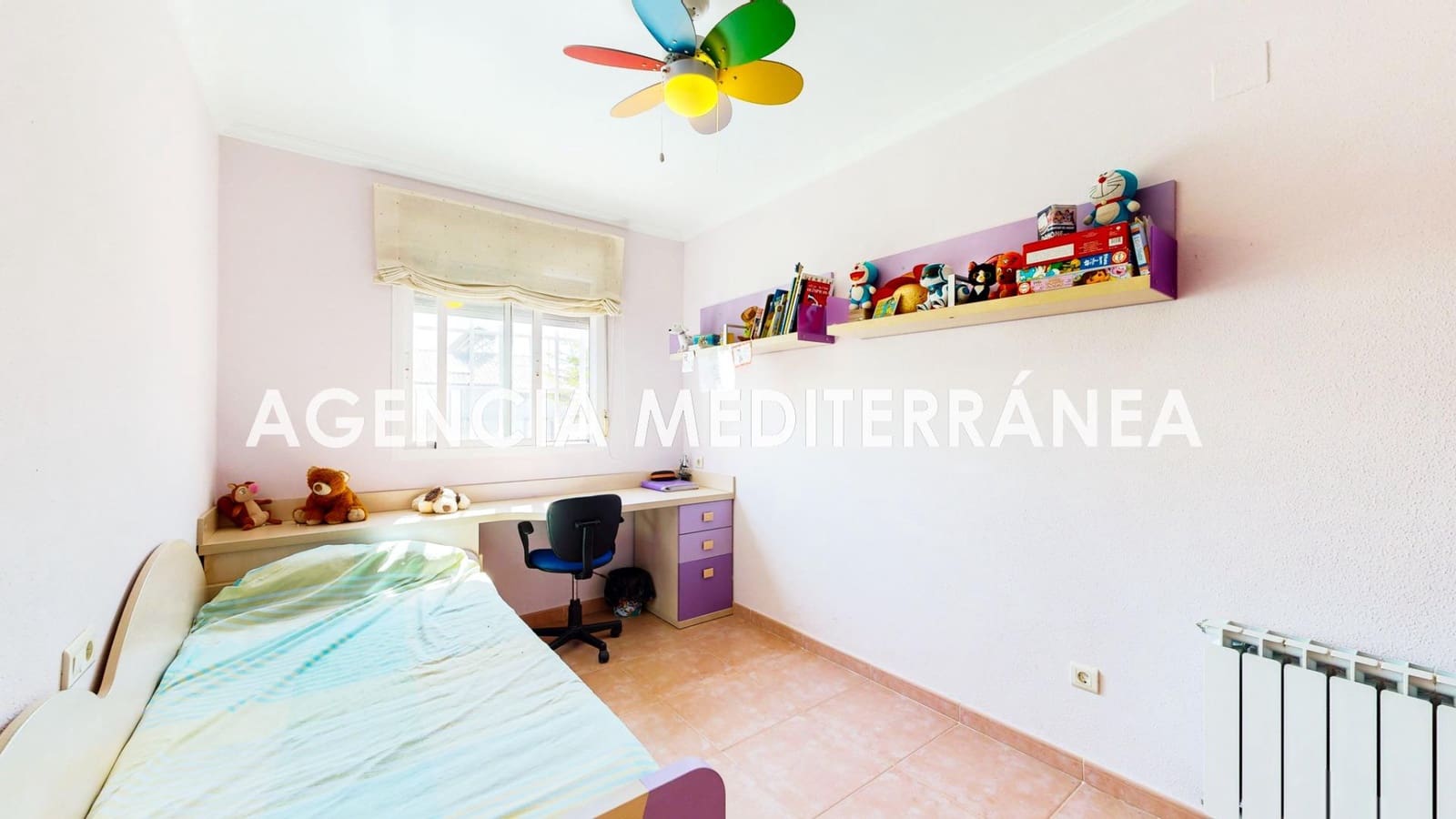 5 sypialnia Dom blizniak na sprzedaż w La Pobla de Vallbona z basenem garażem - 510 000 € (Ref: 9938286)