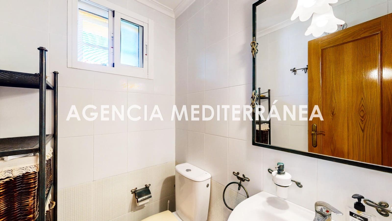 5 sypialnia Dom blizniak na sprzedaż w La Pobla de Vallbona z basenem garażem - 510 000 € (Ref: 9938286)