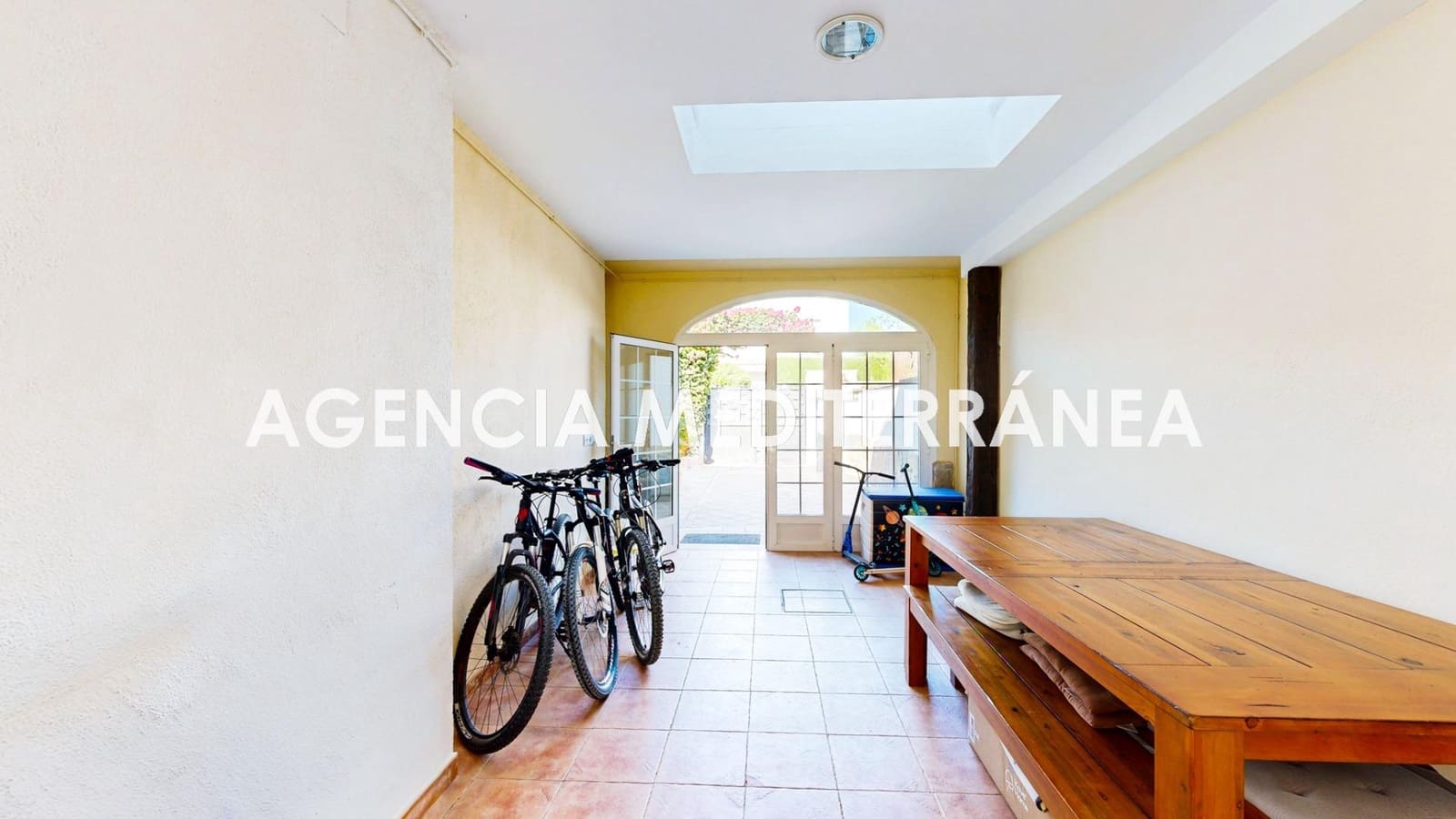 5 sypialnia Dom blizniak na sprzedaż w La Pobla de Vallbona z basenem garażem - 510 000 € (Ref: 9938286)