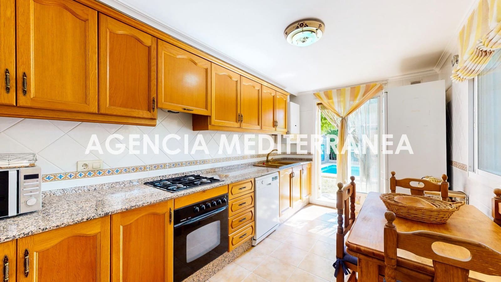 5 bedroom Semi-detached Villa for sale in La Pobla de Vallbona with pool garage - € 510,000 (Ref: 9938286)
