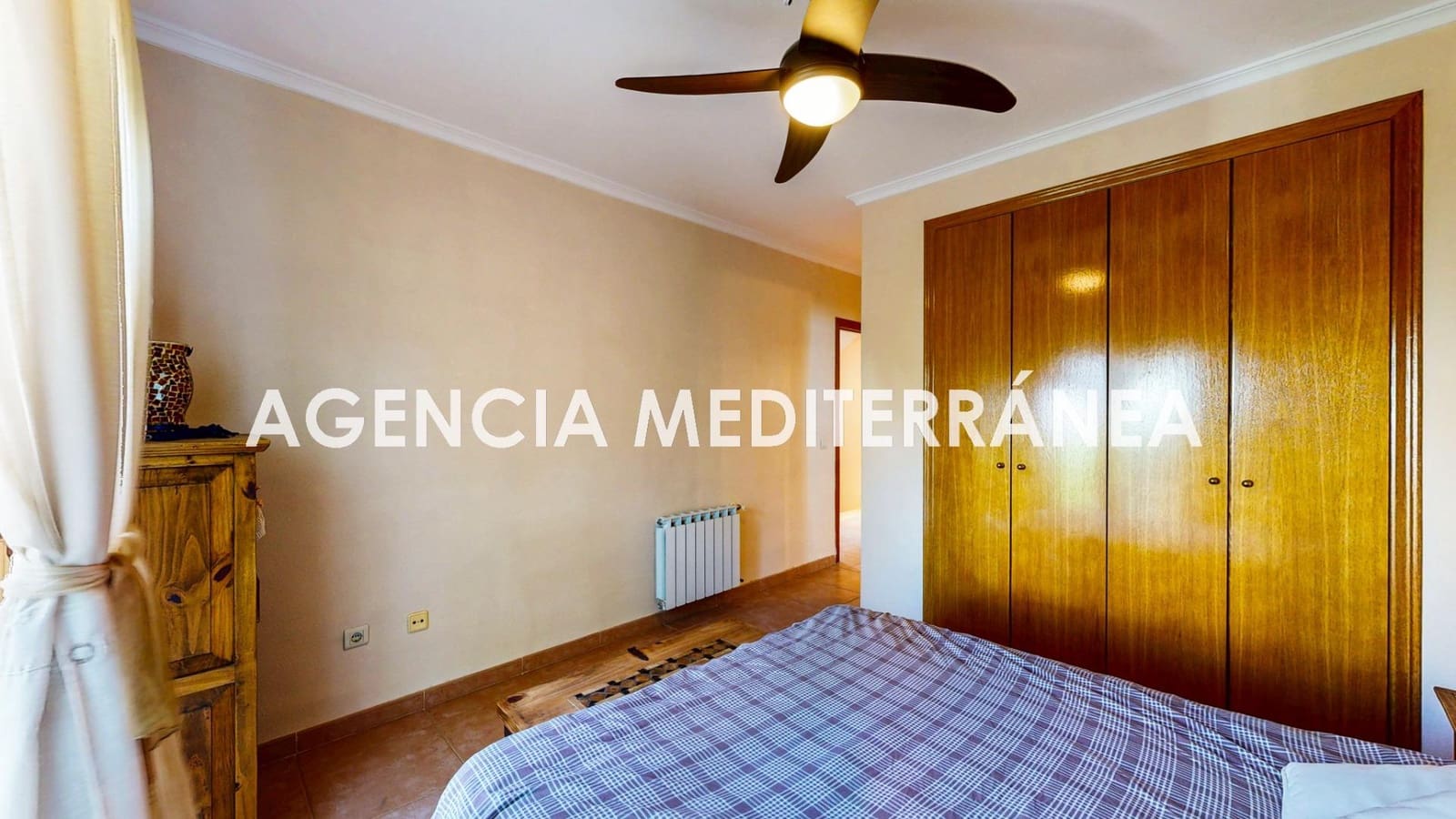 5 bedroom Semi-detached Villa for sale in La Pobla de Vallbona with pool garage - € 510,000 (Ref: 9938286)