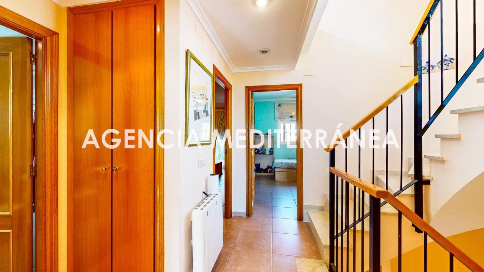 5 bedroom Semi-detached Villa for sale in La Pobla de Vallbona with pool garage - € 510,000 (Ref: 9938286)