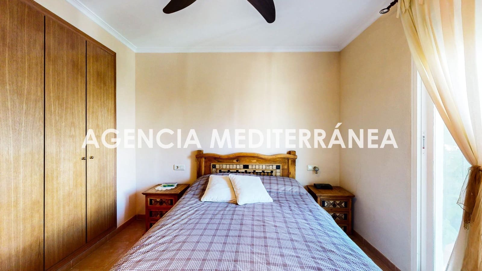 5 bedroom Semi-detached Villa for sale in La Pobla de Vallbona with pool garage - € 510,000 (Ref: 9938286)
