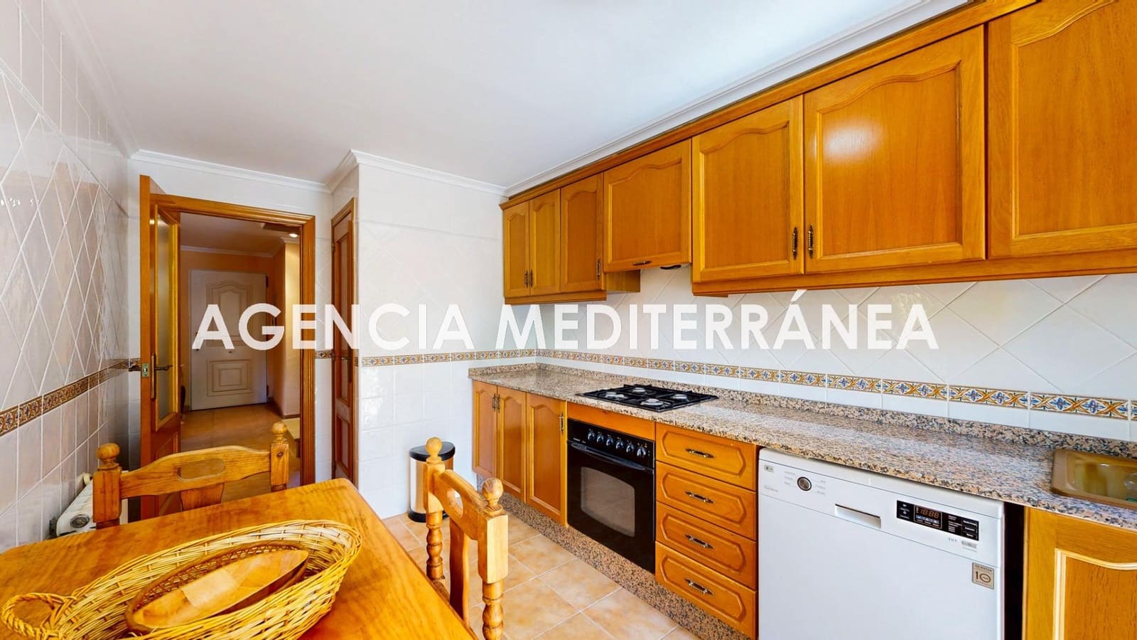 5 bedroom Semi-detached Villa for sale in La Pobla de Vallbona with pool garage - € 510,000 (Ref: 9938286)