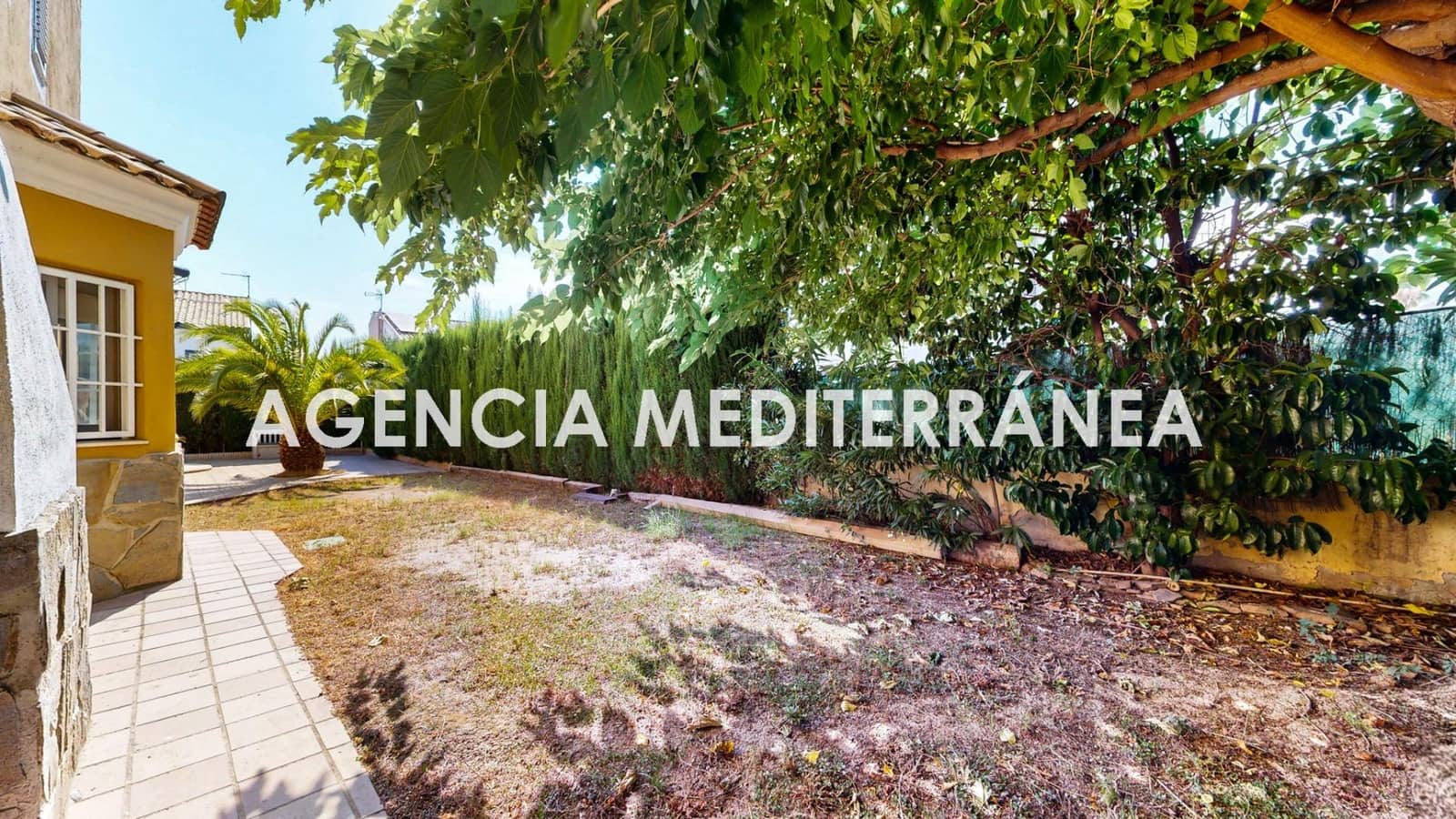 5 bedroom Semi-detached Villa for sale in La Pobla de Vallbona with pool garage - € 510,000 (Ref: 9938286)