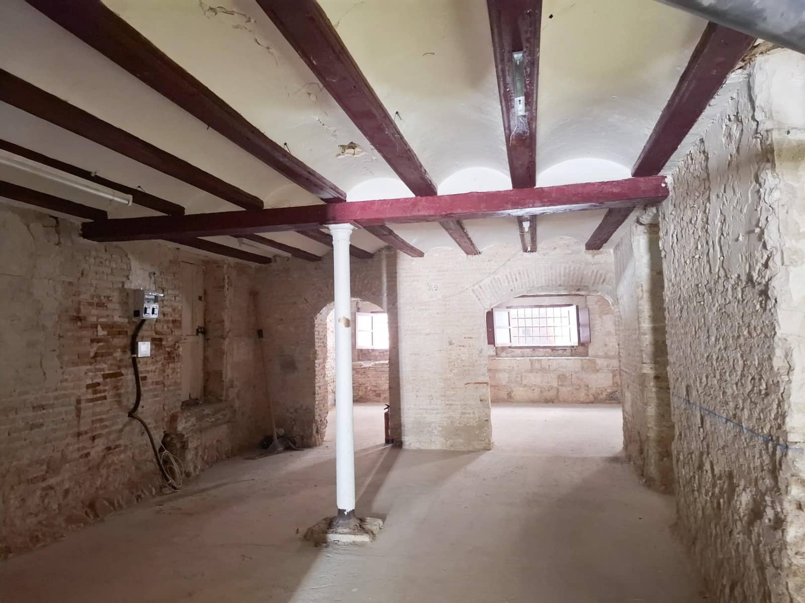 Commercial for sale in Valencia city - € 450,000 (Ref: 9947995)