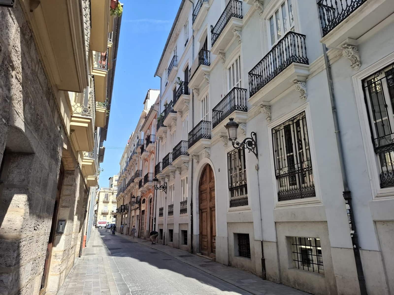Commercial for sale in Valencia city - € 450,000 (Ref: 9947995)