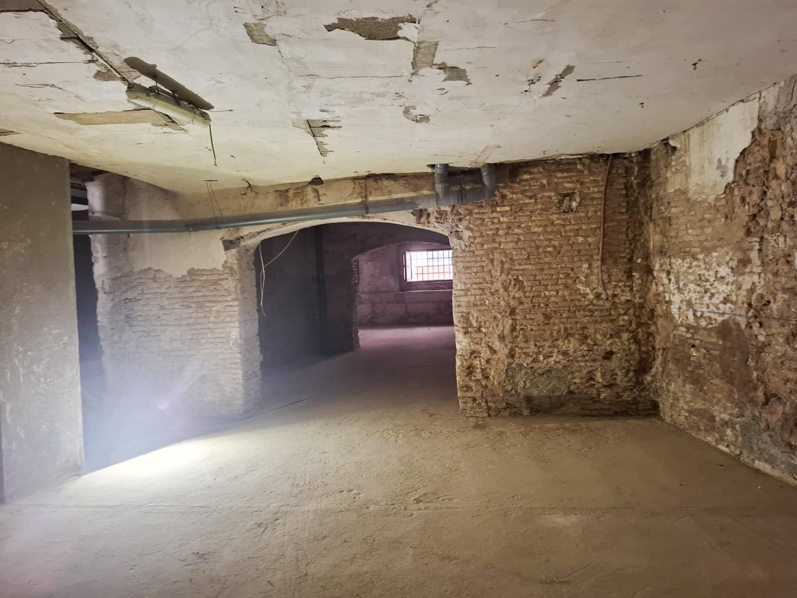 Commercial for sale in Valencia city - € 450,000 (Ref: 9947995)