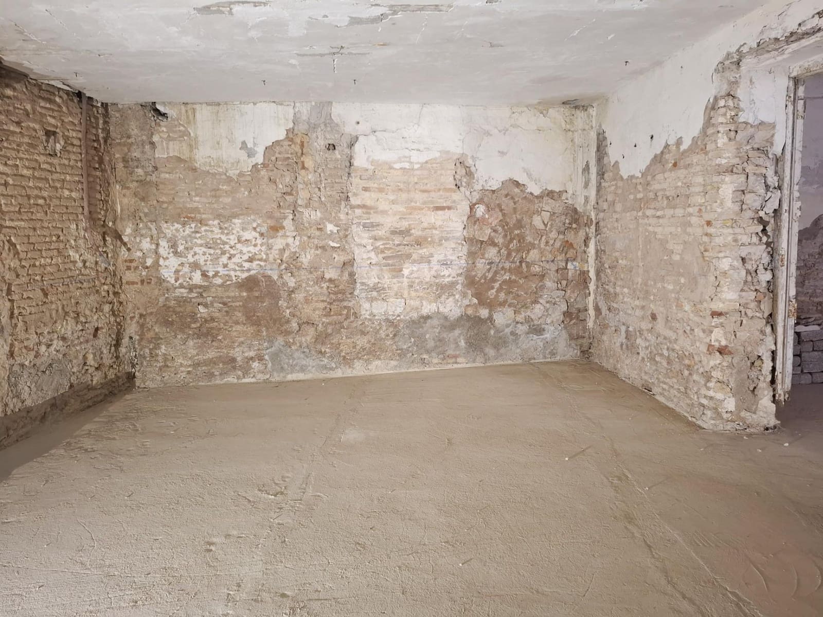 Commercial for sale in Valencia city - € 450,000 (Ref: 9947995)
