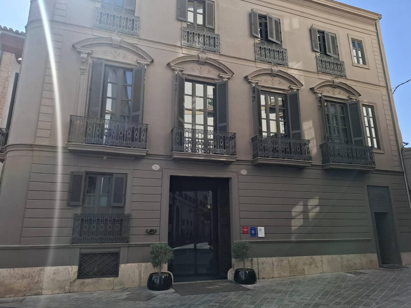 Commercial for sale in Valencia city - € 450,000 (Ref: 9947995)