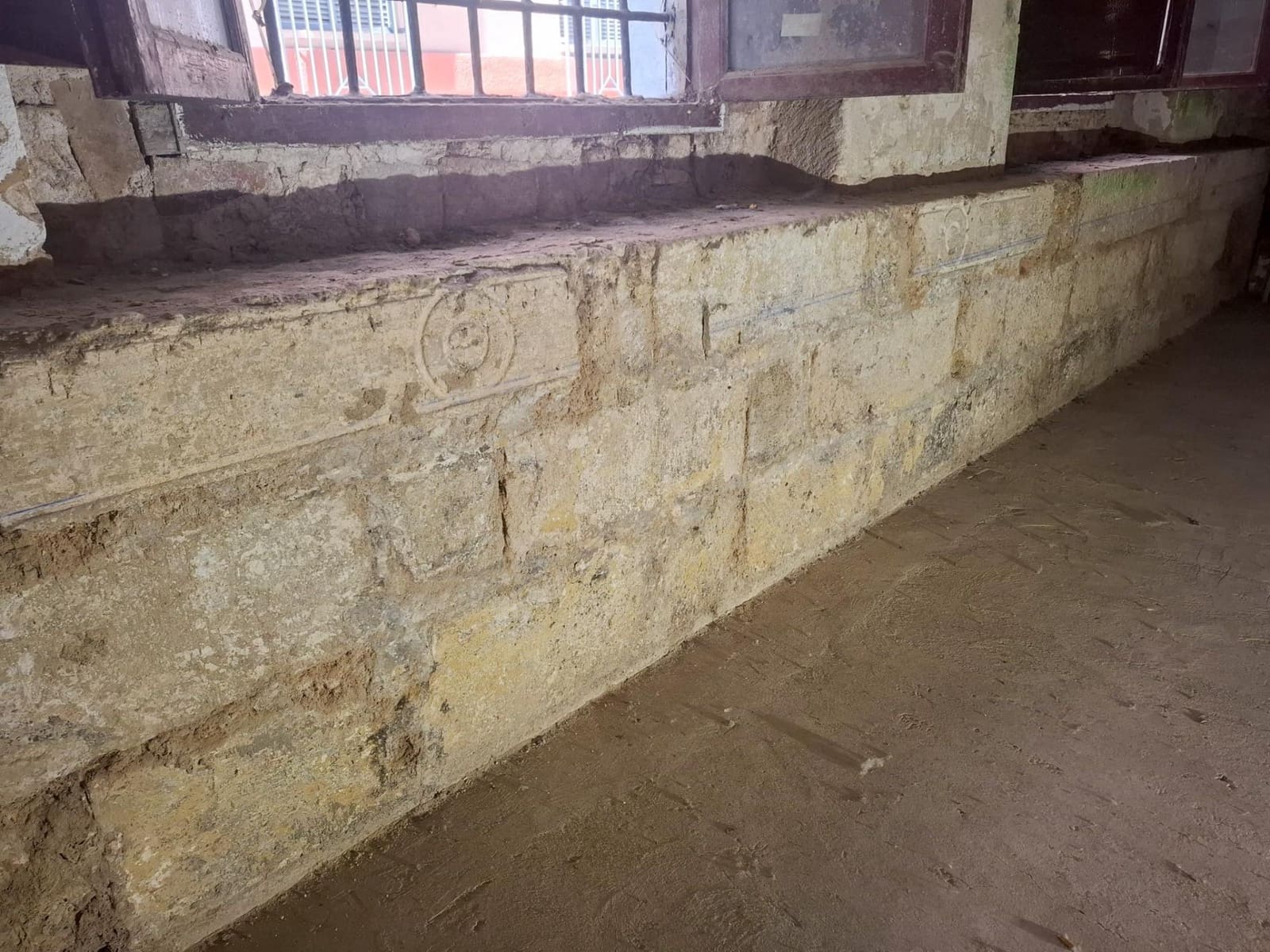 Commercial for sale in Valencia city - € 450,000 (Ref: 9947995)